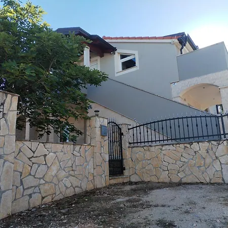 Ivano Apartment *